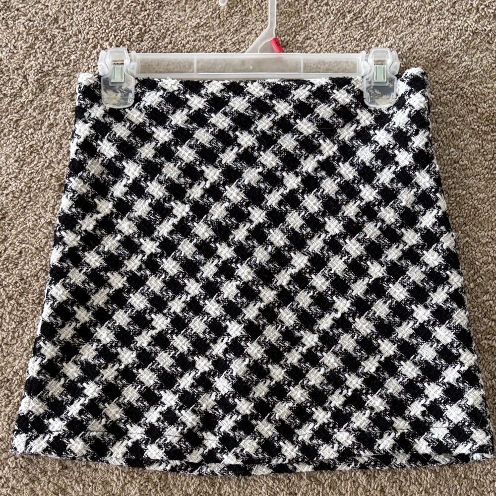 Textured Black & White Houndstooth Mini Skirt